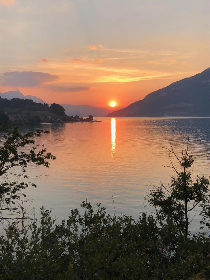 Privatzimmer Am Thunersee Apartment Leissigen Екстериор снимка