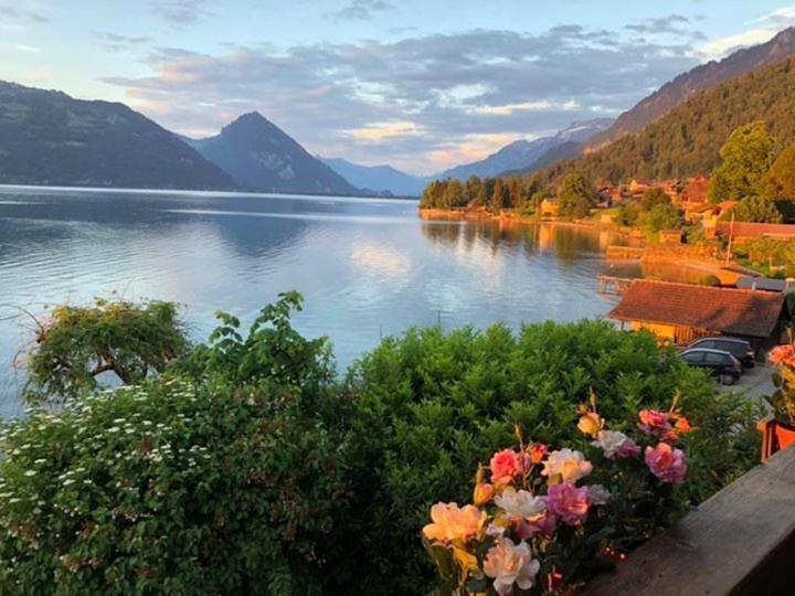 Privatzimmer Am Thunersee Apartment Leissigen Екстериор снимка