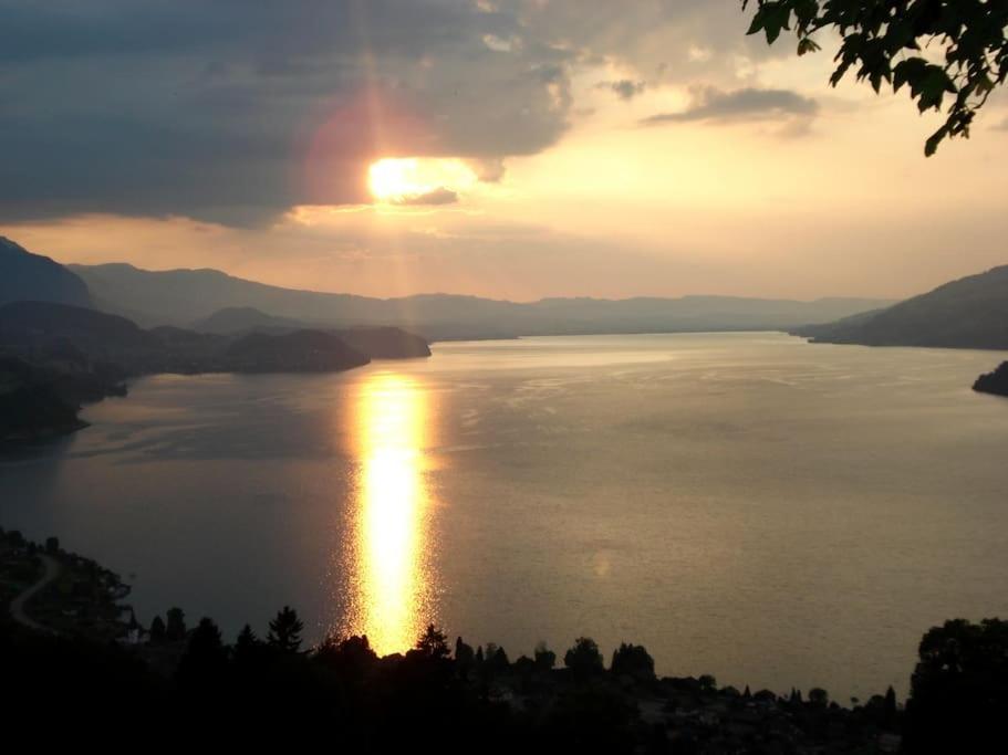 Privatzimmer Am Thunersee Apartment Leissigen Екстериор снимка