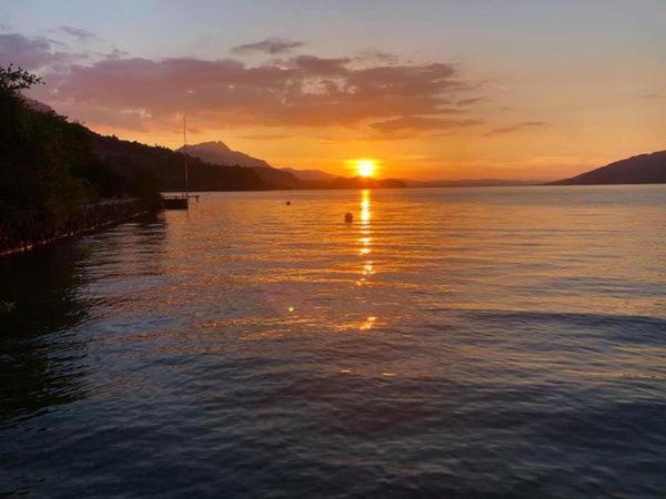 Privatzimmer Am Thunersee Apartment Leissigen Екстериор снимка